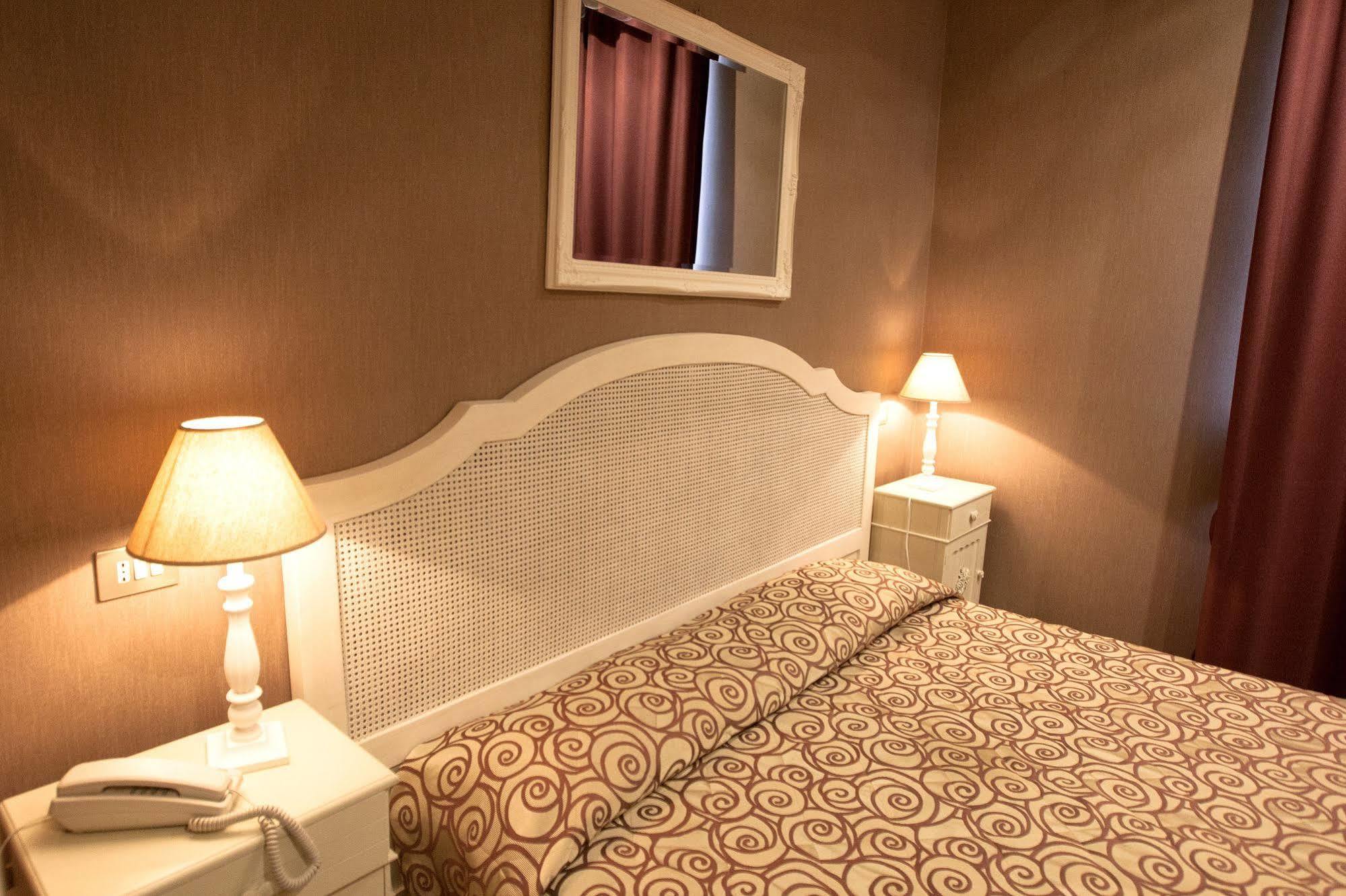 Hotel Gerber โรม ภายนอก รูปภาพ