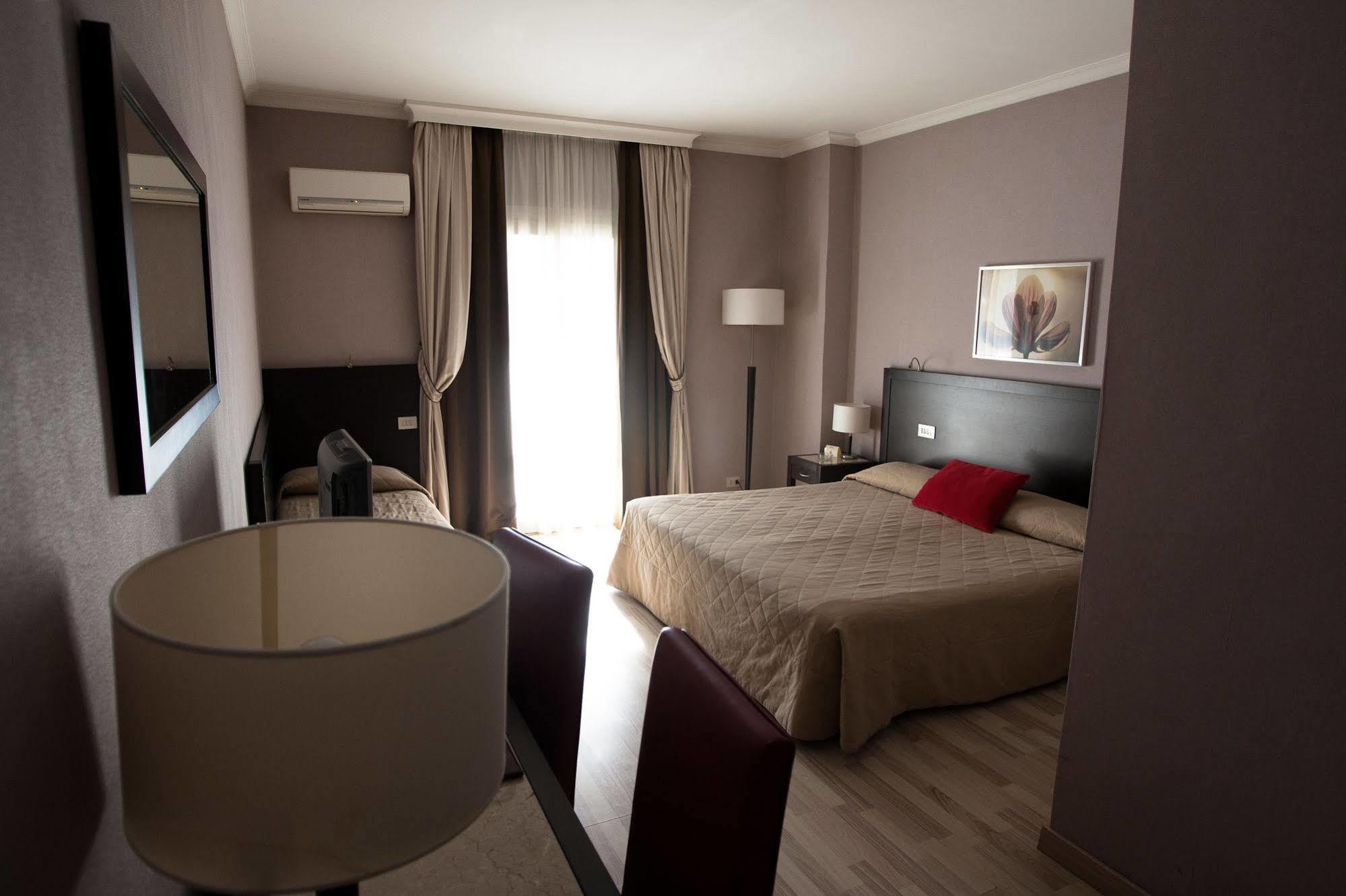 Hotel Gerber โรม ภายนอก รูปภาพ