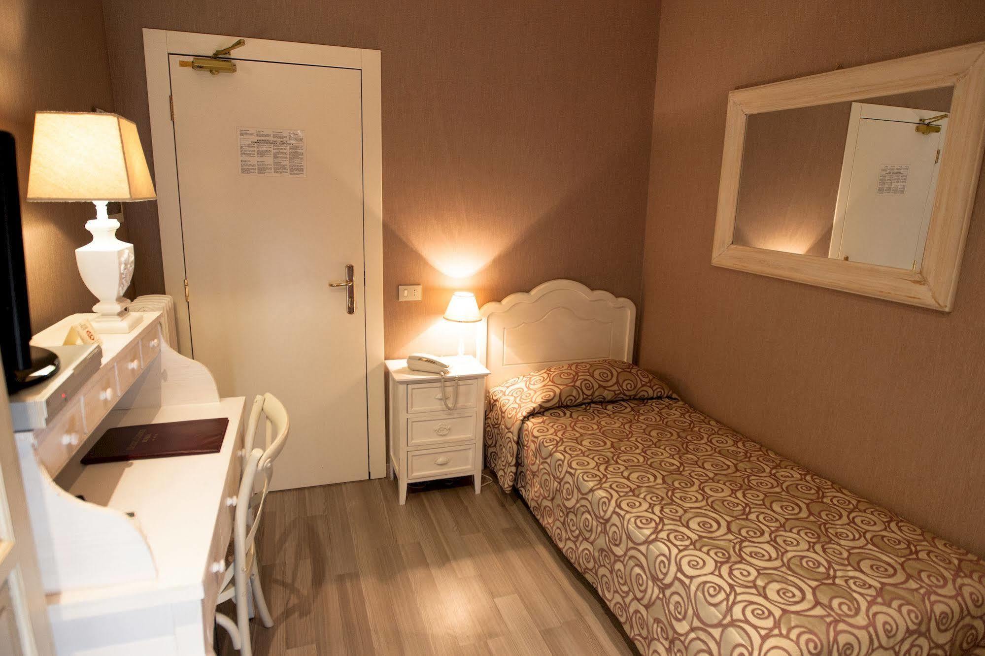 Hotel Gerber โรม ภายนอก รูปภาพ